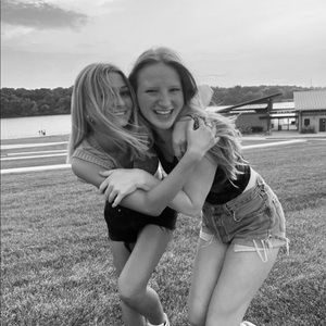 Meet your Posher, Lauren